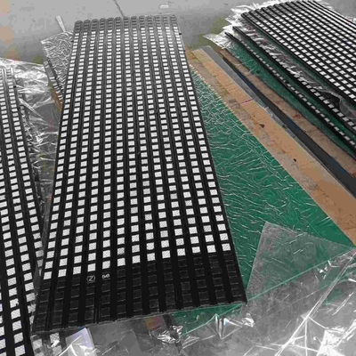 ロールスロイスの陶磁器のゴム製 ストリップのコンベヤーのドラム ラギングの滑車のラギング シート10m