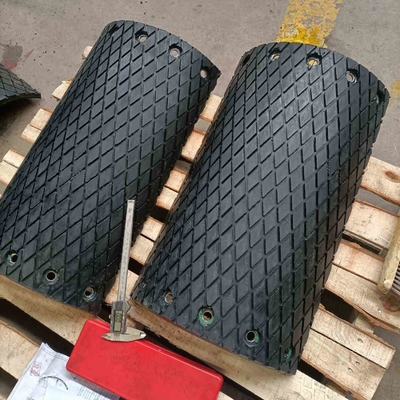 ダイヤモンドのベルトおよびバケツ エレベーターのためのゴム製 コンベヤーの滑車のラギング